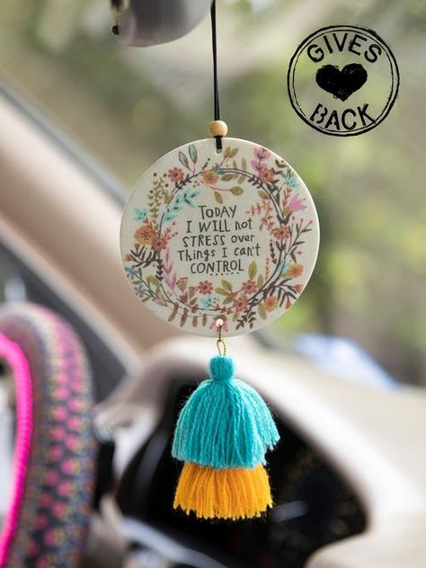 Car Smell, Cadeau Diy, Car Dashboard, Car Air Fresheners, Car Air Freshener, Chicken Noodle, Natural Life, Comfort Foods, Car Charms