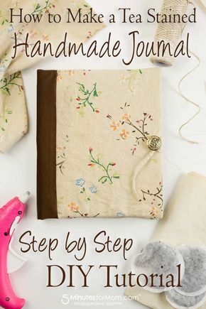 How To Make A DIY Journal With Tea Stained Paper - Follow this step by step tutorial to make a handmade tea or coffee stained journal. These handmade books are perfect for school projects, journals, scrapbooks, gifts, and more. Journals Covers, Homemade Journal, Journals Diy, Stained Paper, Handmade Journals Diy, Tea Stained Paper, Notebook Handmade, Diy Buch, Book Binding Diy