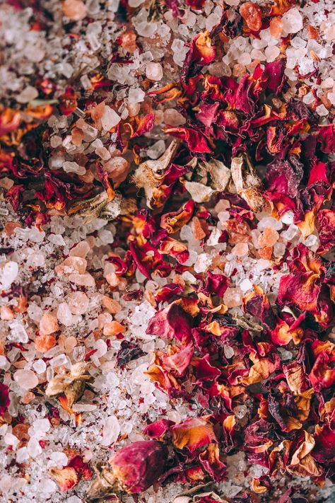 Natural Bath Salt Recipes, Bath Salt Decor, Herbal Bath Aesthetic, Bath Salt Product Photography, Rose Bath Salts Recipe, Rose Bath Salts Diy, Epson Salt Bath, Rose Bath Salt, Bath Salt Recipe