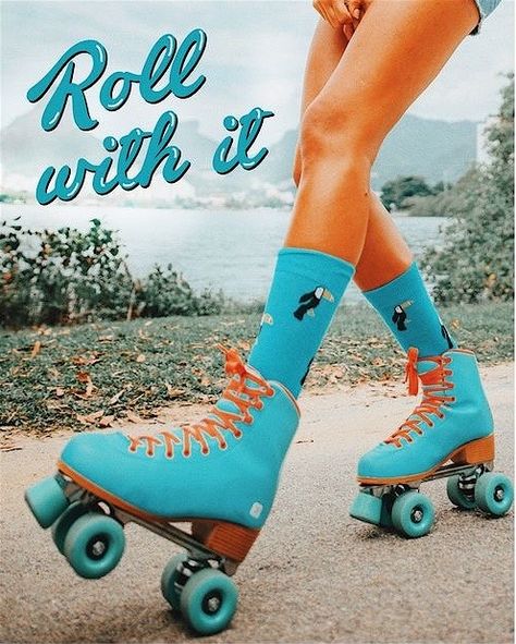 Roller Skating Wallpaper, Roller Skating Outfits Aesthetic, Pear Pictures, Skate Aesthetic Outfits, Skating Wallpaper, Roller Skating Aesthetic, Roller Skates Fashion, Black Roller Skates, Disco Roller Skating