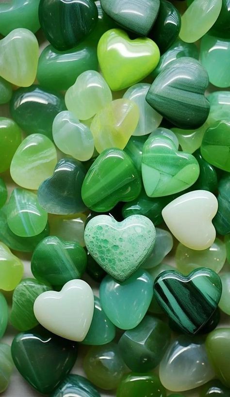 Iphone High Quality Wallpaper, Cute Wallpapers Green Aesthetic, Wallpaper Iphone Aesthetic Green, Fairy Wallpaper Iphone, Green Heart Aesthetic, Green Cool Wallpaper, Cute Green Aesthetic, Green Heart Wallpaper, Green Aesthetic Cute