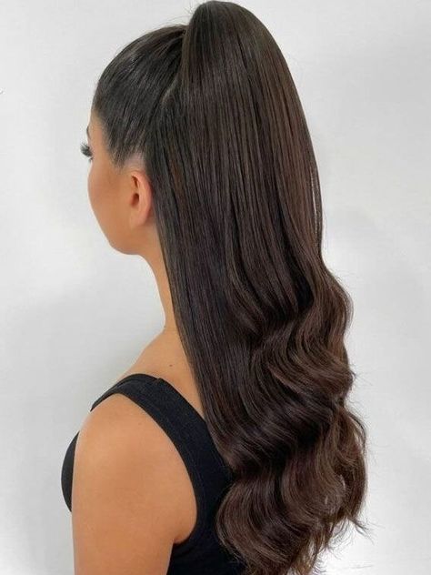 There's truly something for every bride. Half Pony Hairstyles, Rambut Brunette, Half Up Wedding Hair, Pony Hairstyles, Night Hairstyles, Half Ponytail, Guest Hair, Vlasové Trendy, Prom Hairstyles For Long Hair