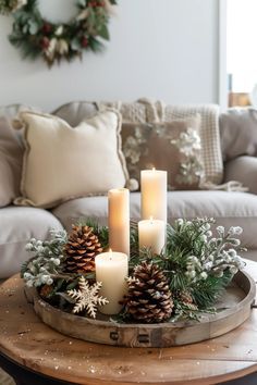 Christmas Small House Decor, Seasonal Table Decor, Christmas Decor For Living Room Table, Christmas Living Room Inspiration, Christmas Decor With Candles, Room Decor Ideas Christmas, Christmas Bedside Table Decor, Christmas Room Decorations Diy, Living Room Table Decorations