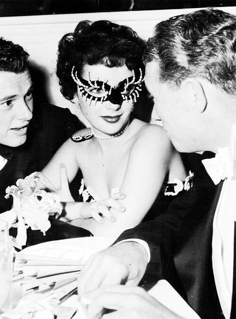 classic-hollywood-glam:  “Elizabeth Taylor  ”  Masquerade Bridgerton Vibes, Masquerade Ball Party, Masquerade Wedding, Masked Ball, Chic Halloween, Violet Eyes, Hollywood Icons, Masquerade Party, Hollywood Glam