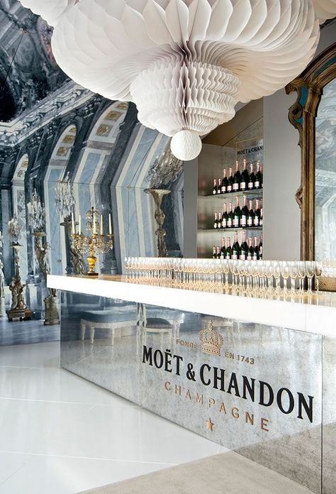 Gloss Creative | Moet & Chandon 'L'Esprit Des Miroirs' Marquee… Moet Champagne Bar, Welcome Drink Ideas, Event Installation, Champagne Images, Terrazas Chill Out, Welcome Home Party, Champagne Campaign, Holiday Party Ideas, Moët Chandon