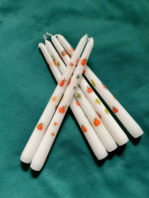 Fall Painted Candlesticks, Fall Candle Sticks, Fall Candle Painting Ideas, Candle Painting Ideas Fall, Painted Tapered Candles, Halloween Painted Candles, Painting Taper Candles, Fall Candle Painting, Fall Painted Candles