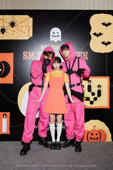 Cute Sibling Costumes, Kpop Idol Halloween Costume, Nct Halloween Costumes, Nct Halloween Icon, Halloween Costumes Kpop, Sibling Halloween Costumes For 3, Aespa Halloween, Kpop Halloween Costumes, Kpop Halloween Costume