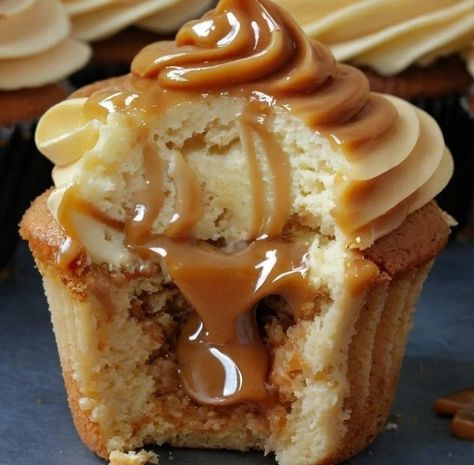 Vanilla And Caramel Cupcakes, Ideas For Snacks For Party, Salted Caramel Cupcakes Easy, Caramel Cupcakes Decoration, French Silk Cupcakes, Gooey Salted Caramel Cupcakes, Caramel Stuffed Cupcakes, Call Cupcake Flavors, Decadent Cupcakes Recipes