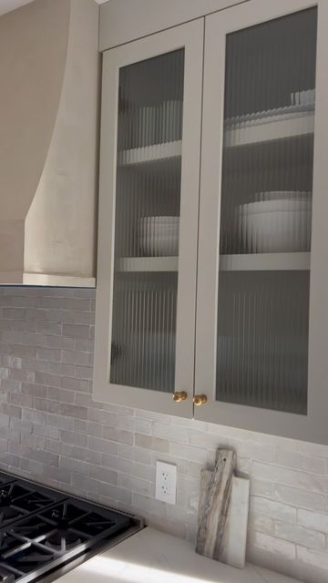 Fluted Glass In Kitchen Cabinets, Glass Front Upper Kitchen Cabinets, Frosted Glass For Kitchen Cabinets, Reeded Glass Door Kitchens, Rippled Glass Cabinets, Kitchen Cabinets With Frosted Glass Doors, Clear Glass Cabinets Kitchen, Frosted Kitchen Cabinets, Kitchen Cabinet Frosted Glass Door Ideas