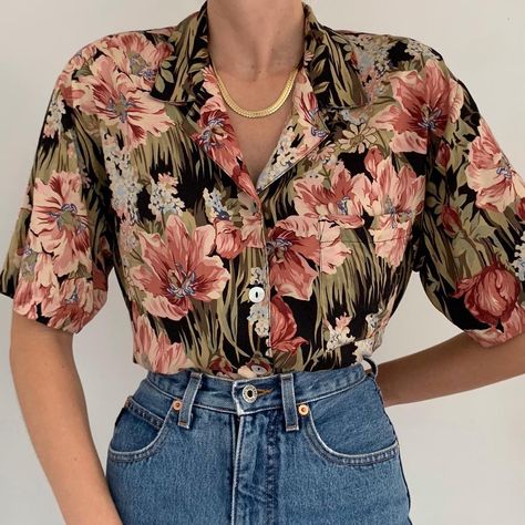 Deux Birds, Floral Shirt Outfit, White Floral Shirt, Outfit Retro, Floral Button Up, Button Up Blouse, Short Sleeve Button Up, Floral Shirt, Stardust