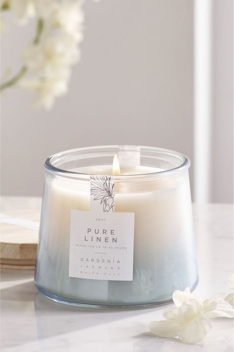 A clean and refreshing scent with marine notes and soft musks. Candle Jar Ideas, Candles Jars, Candle In Jar, Best Scented Candles, Lilin Aroma, Candles Jar, Large Scented Candles, Linen Candle, Homemade Scented Candles