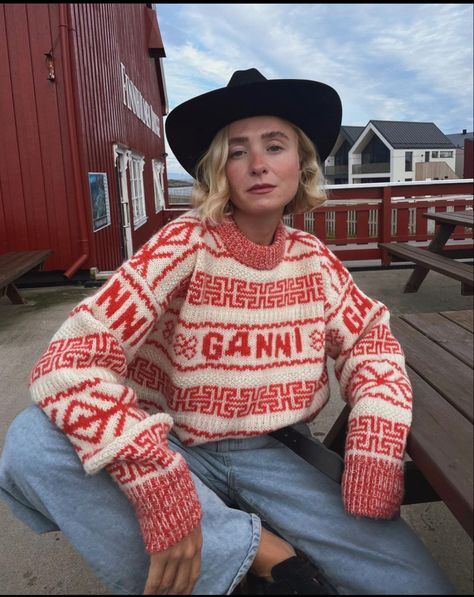 Christmas Jumper Outfit, Raining Day Outfit, Graphic Knit Sweater, Ganni Sweater, Picture Day Outfits, Knitwear Inspiration, Fashion Trend Forecast, Winter Knitwear, Looks Country