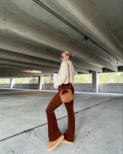 Brown Flared Corduroy Pants Outfit, Cordory Pants Outfits Brown, Courdaroy Pants Outfits, Brown Corduroy Flare Pants Outfit, Brown Flare Pants Outfit Winter, Courdory Flare Pants Outfits, Brown Corduroy Pants Outfit Winter, Outfits With Brown Corduroy Pants, Flared Corduroy Pants Outfit