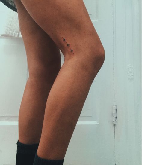 Leg Tattoos Small Simple, Leg Stripe Tattoo, Fine Line Tattoo Above Knee, Fineline Knee Tattoo, Tiny Knee Tattoo, Minimal Knee Tattoo, Leg Fine Line Tattoo, Ankle Tattoo Aesthetic, Leg Tattoo Placement For Women