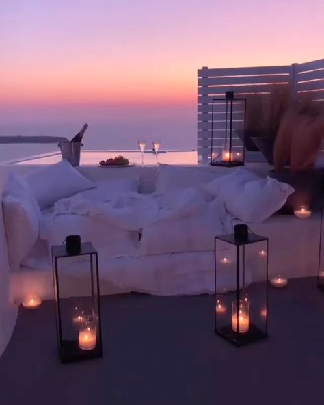 Man_influence on Instagram: “Tag someone you would enjoy with 😍 video by @bookonin @charisma_suites #santorini 🇬🇷” Honeymoon Suite Romantic, Honeymoon Suite, Romantic Dream, Pnina Tornai, Romantic Sunset, Unique Hotels, Places In The World, Trik Fotografi, Santorini Greece