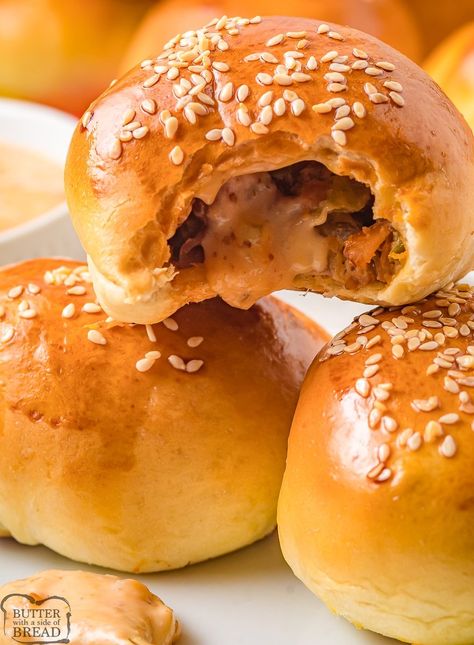 Stuffed Frozen Dinner Rolls, Frozen Dinner Rolls Ideas, Cheese Burger Bites, Hamburger Rolls Recipe, Cheeseburger Rolls, Burger Rolls, Hamburger Rolls, Homemade Cheeseburgers, Burger Bites