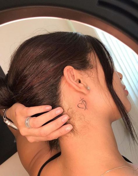 Back Ear Tattoo, Small Dope Tattoos, Wrist Tattoos Girls, Cross Tattoos For Women, Cute Hand Tattoos, Neck Tattoos Women, Stylish Tattoo, Chest Tattoos For Women, Small Hand Tattoos