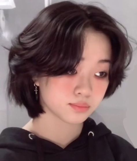 Genderfluid Haircut, Wolf Haircuts, Short Hair Tomboy, Short Grunge Hair, 얼굴 드로잉, Really Short Hair, Hair Inspiration Short, Wolf Cut, Shot Hair Styles