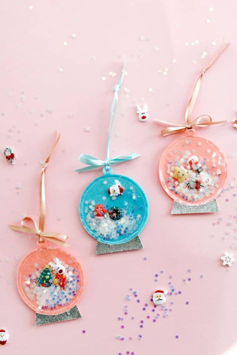 DIY Snow Globe Ornaments Diy Snow Globe Ornaments, Shaker Ornaments, Snow Globe Ornament, Christmas Decorations Sewing, Easy Teacher Gifts, Snow Globe Crafts, Diy Snow, Diy Snow Globe, Globe Ornament