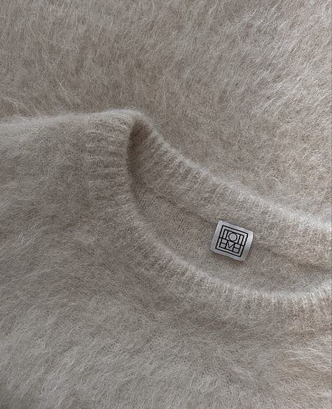 Knitwear Aesthetic, Shopping Aesthetic, London Vibes, Vanilla Scented Candles, London Lifestyle, Knitwear Outfit, Serena Van Der Woodsen, Aesthetic Moodboard, Beige Wallpaper