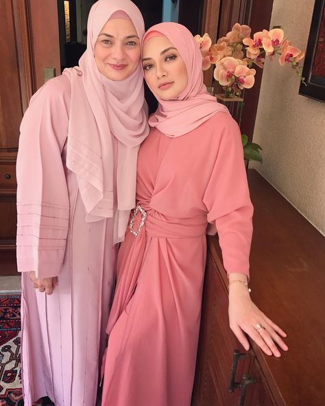 Neelofa Outfit, Ayana Moon, Hijab Fashion Summer, Kebaya Muslim, Hijab Style Tutorial, Street Hijab Fashion, Hijab Fashionista, Islamic Dress, Hijabi Outfits Casual