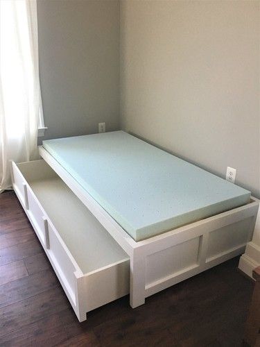 Tiny Bedroom Storage Ideas, White Daybed, Diy Daybed, Bed Frame With Drawers, Girls Bedroom Furniture, Murphy Bed Plans, Daybed With Storage, Kids' Furniture, White Bedroom Furniture