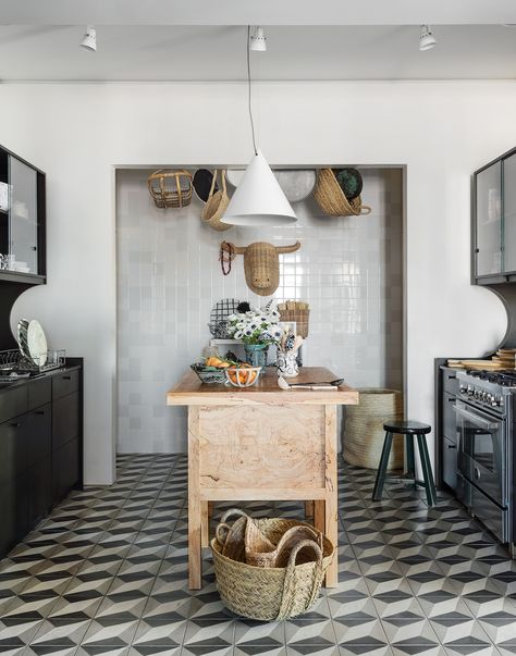 Tour An Artistic, Bright And Quirky New York Art Deco Apartment Bertazzoni Range, Pinterest Kitchen, Small Kitchen Island Ideas, Art Deco Apartment, Cheap Kitchen Decor, Art Deco Kitchen, Quirky Kitchen, Tile Flooring, Unique Kitchen