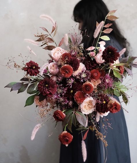 Moody Spring Florals, Eclectic Flower Arrangements, Moody Flower Arrangements, Moody Floral Arrangements, Moody Bouquet, Moody Wedding Flowers, Moody Flowers, Moody Style, Flower Workshop