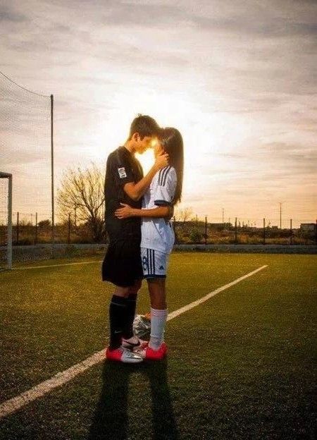 soccer couples Football Couple Pictures, Soccer Relationships, Cute Soccer Couples, Soccer Couples, Football Couples, Soccer Boyfriend, Soccer Life, Football Love, Soccer Goal