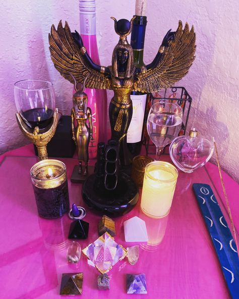 Diana Altar, Egyptian Altar, Ancient Egyptian Clothing, Hoodoo Conjure Rootwork, Goddess Altar, Witchcraft Candles, Honey Wine, Witchcraft Altar, Altar Ideas