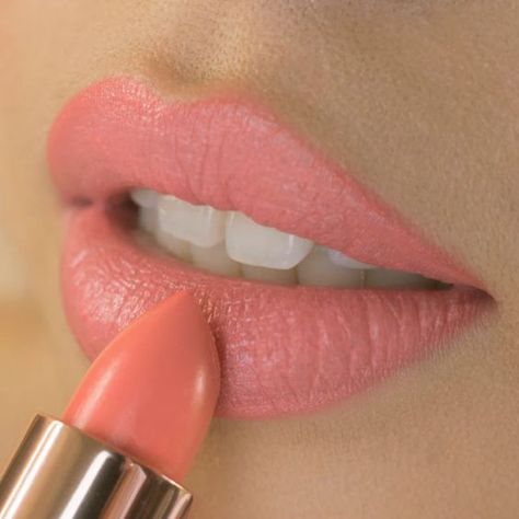 11 Captivating Peach Lipstick Shades For A Vibrant Look Light Peach Lipstick, Peach Pink Lipstick Shades, Peach Lipstick Makeup Look, Light Pink Lipstick Makeup, Light Spring Lipstick, Peach Lipstick Makeup, Peach Lipstick Shades, Peach Nude Lipstick, Peachy Lipstick