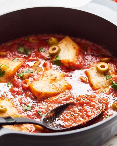 Baked Cod in Tomato Sauce Recipe - Delice Recipes Cod Tomato Sauce, Cod With Tomato Sauce, Cod In Tomato Sauce Recipe, Baked Cod Recipes Oven, Cod Tomato Recipe, Cod In Tomato Sauce, Best Cod Recipes, Baked Cod Fillets, Cod Recipes Healthy