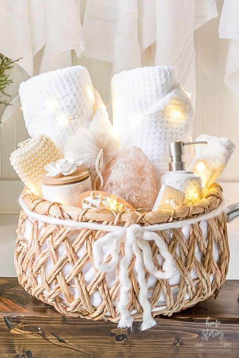 Wellness gift ideas #wellnessgifts Diy Selfcare Gift Basket, Massage Therapy Gift Basket Ideas, Bathroom Gift Basket Ideas, Bridal Shower Gift Basket Ideas, Mom To Be Gift Ideas, Blanket Gift Basket, Gift Baskets For Her, Wellness Gift Ideas, Lovely Gift Ideas