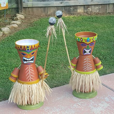 My Tiki boys Flower Pot Ideas, Tiki Man, Fest Temaer, Clay Pot Projects, Flower Pot People, Clay Pot People, Tiki Decor, Diy Flores, Flower Pot Art