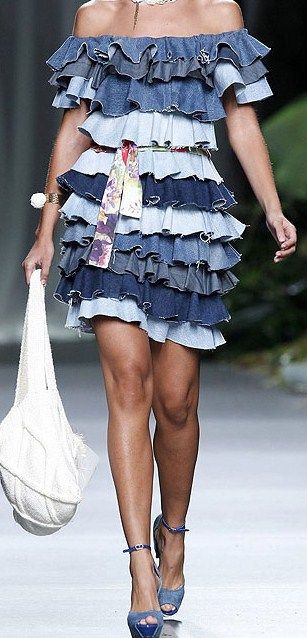 Such a cute off-shoulder, ruffled denim dress. Not sure who the designer is but might not be too hard for duplicate. ✿vestidos Upcycled Denim Dress, Recycle Jeans Clothes, Diy Denim Dress, Recycled Denim Fashion, Denim Ruffles, Jeans Recycling, Jeans Refashion, Denim Ruffle Dress, Denim Clothes