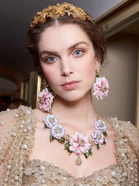 Dolce & Gabbana’s high-jewellery extravaganza | Financial Times Dolce Gabbana Jewelry, Pink Jewels, High Fashion Jewelry, Jewelry Workshop, Financial Times, Fancy Jewellery, Expensive Jewelry, Global Business, Pink Diamond