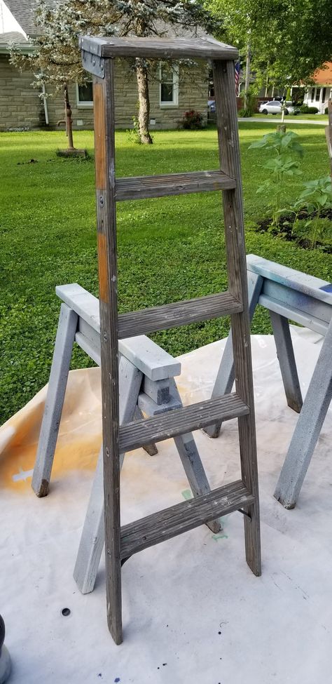 Wooden Ladder Ideas, Old Ladder Ideas, Garden Ladder Ideas, Repurposed Ladders, Ladder Plant Stand, Old Wooden Ladders, Ladder Ideas, Garden Ladder, Plant Ladder