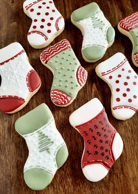 Stocking Christmas Cookies Decorated, Stocking Cookie Decorating Ideas, Christmas Stocking Decorated Cookies, Sugar Cookie Stocking Decorating Ideas, Sugar Cookie Ideas Christmas, Stocking Decorated Cookies, Christmas Stocking Cookies Royal Icing, Stocking Royal Icing Cookies, Christmas Cookies With Buttercream Icing