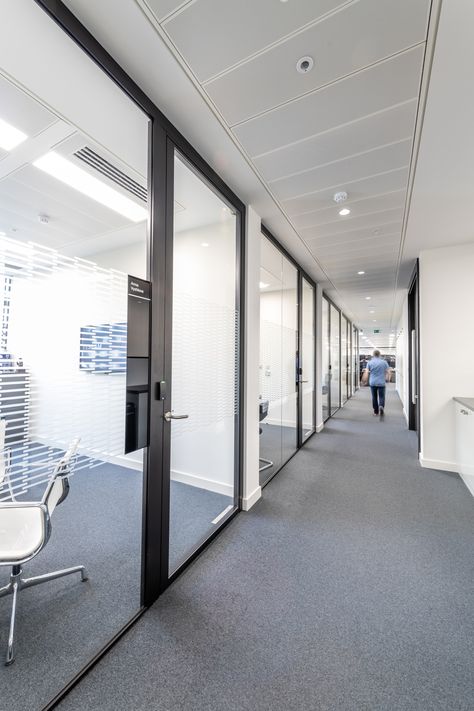 Corridor Office Design, Office Corridor Design, Office Glass Partition, Corridor Office, Glass Office Partitions, Modern Office Interior, Office Corridor, Office Ceiling, Office Space Corporate