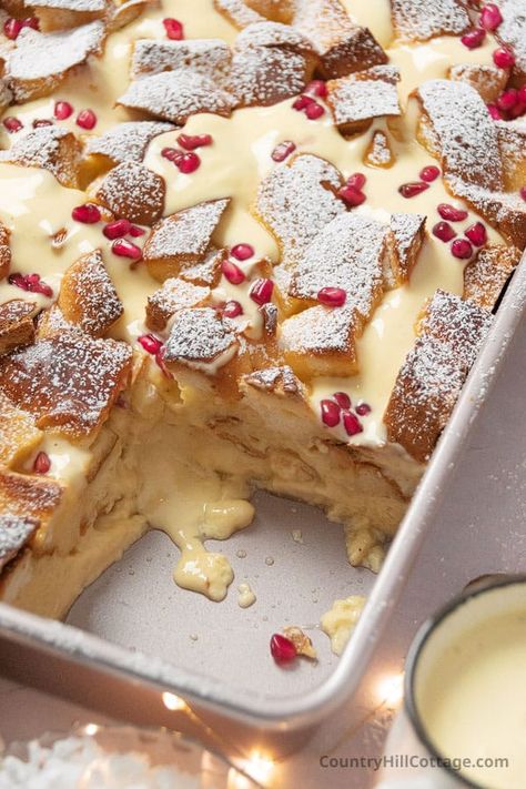 Eggnog bread pudding is the quintessential holiday breakfast and dessert. Warmly spiced with notes of nutmeg, vanilla, and cinnamon, this delicious recipe is tender thanks to a rich eggnog custard. You’ll love it for Thanksgiving and Christmas morning brunch! It’s simple to assemble with just 15 minutes of hands-on prep and requires easy-to-find ingredients that you probably already have on hand. Makes a lot of servings perfect for entertaining and feeding a crowd. | CountryHillCottage.com Baileys Bread Pudding, Desserts With Eggnog, Winter Bread Pudding, Eggnog Banana Bread, Christmas Brunch Potluck Ideas, Winter Brunch Recipes, Easy Custard Desserts, Christmas Brunch Desserts, Warm Desserts Winter