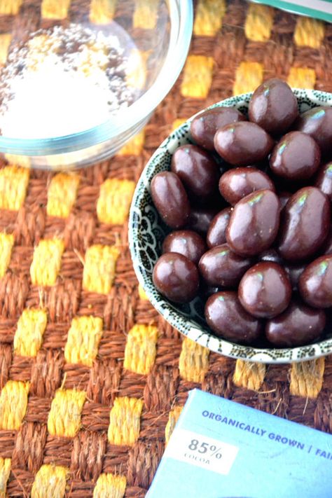 Dark Chocolate Covered Almonds | TheHealthyApple.com | #glutenfree #dairyfree #almonds #chocolate #healthysnacks #desserts #kidfriendly Almonds Snacks, Nuts Snacks, Gluten Free Chocolate Recipes, Chocolate Covered Almonds, Snack Attack, Roasted Almonds, Chocolate Coating, Chocolate Almonds, Gluten Free Chocolate