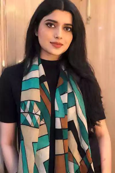 Nimrat Khaira Pics, Movies Family, Nimrat Khaira, Punjabi Models, Famous Actresses, Punjabi Fashion, Beautiful Pakistani Dresses, Stylish Photo Pose, Fashion Photography Poses