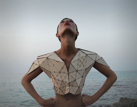 Prototype Triangle Numéro 1 wooden T-shirt by Pauline Marcombe Mode Origami, Wearable Architecture, Structured Fashion, Architectural Fashion, Fashion Magazine Design, Origami Fashion, Sculptural Fashion, Geometric Fashion, 3d Fashion