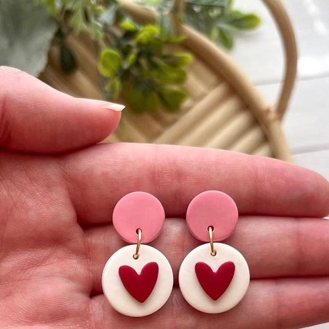 Easy Clay Earrings Diy, Polymer Clay Valentine Earrings, Polymer Clay Earring Ideas, Pink Polymer Clay Earrings, Diy Resin Earrings, Polymer Clay Heart, Clay Keychain, Polymer Clay Flower Jewelry, Diy Earrings Polymer Clay