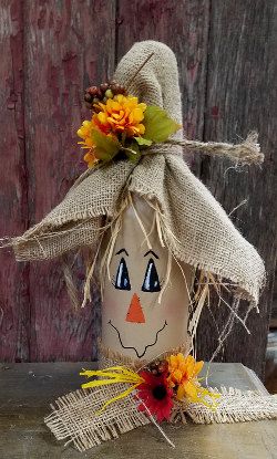 Wine Bottle Scarecrow, Fall Wine Bottles, Diy Scarecrow, Scarecrow Crafts, Halloween Wine, Wine Bottle Art, Wine Bottle Diy Crafts, Diy Bottle Crafts, Wine Bottle Diy