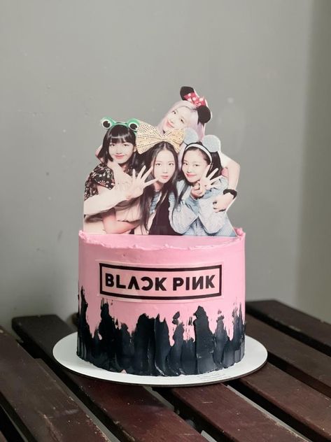 Blackpink Birthday Cake Ideas, Blackpink Cake Ideas, Black Pink Birthday Cake, Black Pink Cake, Blackpink Cake, World Famous Lover, Blackpink Birthday, Bts Cake, Super Mario Cake