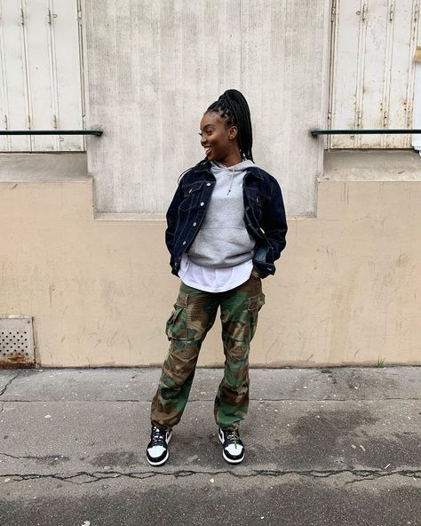 Pimp my beauty on Instagram: “Don’t be surprise baby it’s just me” Tomboy Beach Outfits, Cool Tomboy, Camo Cargo Pants Outfit, Cute Tomboy, Boston Aesthetic, Cute Tomboy Outfits, Camo Pants Outfit, Cute Edgy Outfits, Pretty Fits