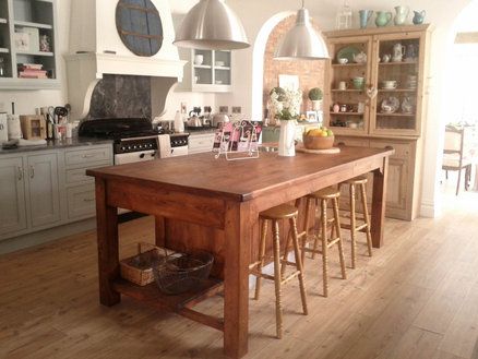 Baker's table Island  http://lumberjocks.com/projects/53459 Rustic Kitchen Island Table, Big Island Small Kitchen, Wooden Table Island, Movable Island, Baking Table, Small Country Kitchens, Small Space Decorating, Kitchen Workspace, Kitchen Work Tables