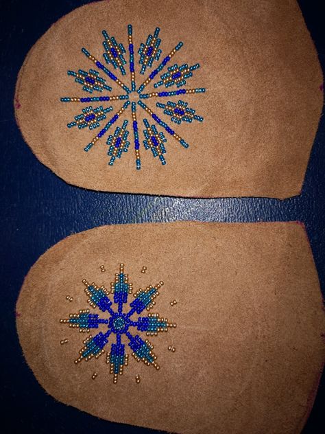 Mocassin Beading Patterns, Native Beading Patterns Moccasins, Beaded Pouch Pattern, Native American Beading Patterns Free Indian Beadwork, Moccasin Vamps, Beaded Moccasins Native American, Moccasin Beading, Fur Mittens Pattern, Lakota Beadwork