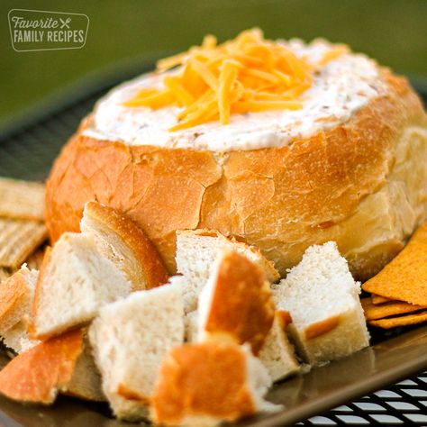 Warm Bacon Cheese Dip in Sourdough is a favorite appetizer at parties. The creamy dip is baked in the oven right in the sourdough bowl! Bacon Cheese Dip, Bread Bowl Dip, Super Bowl Essen, Thanksgiving Appetizers Easy, Holiday Cheese, Bacon Dip, Pain Au Levain, Sour Dough, Thanksgiving Appetizers